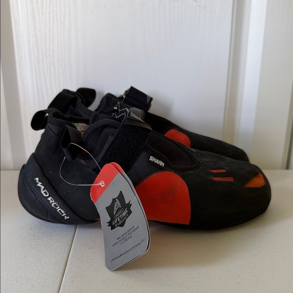 NWT - Mad Rock Shark Women's Science Friction Climbing Shoes (sz 9)